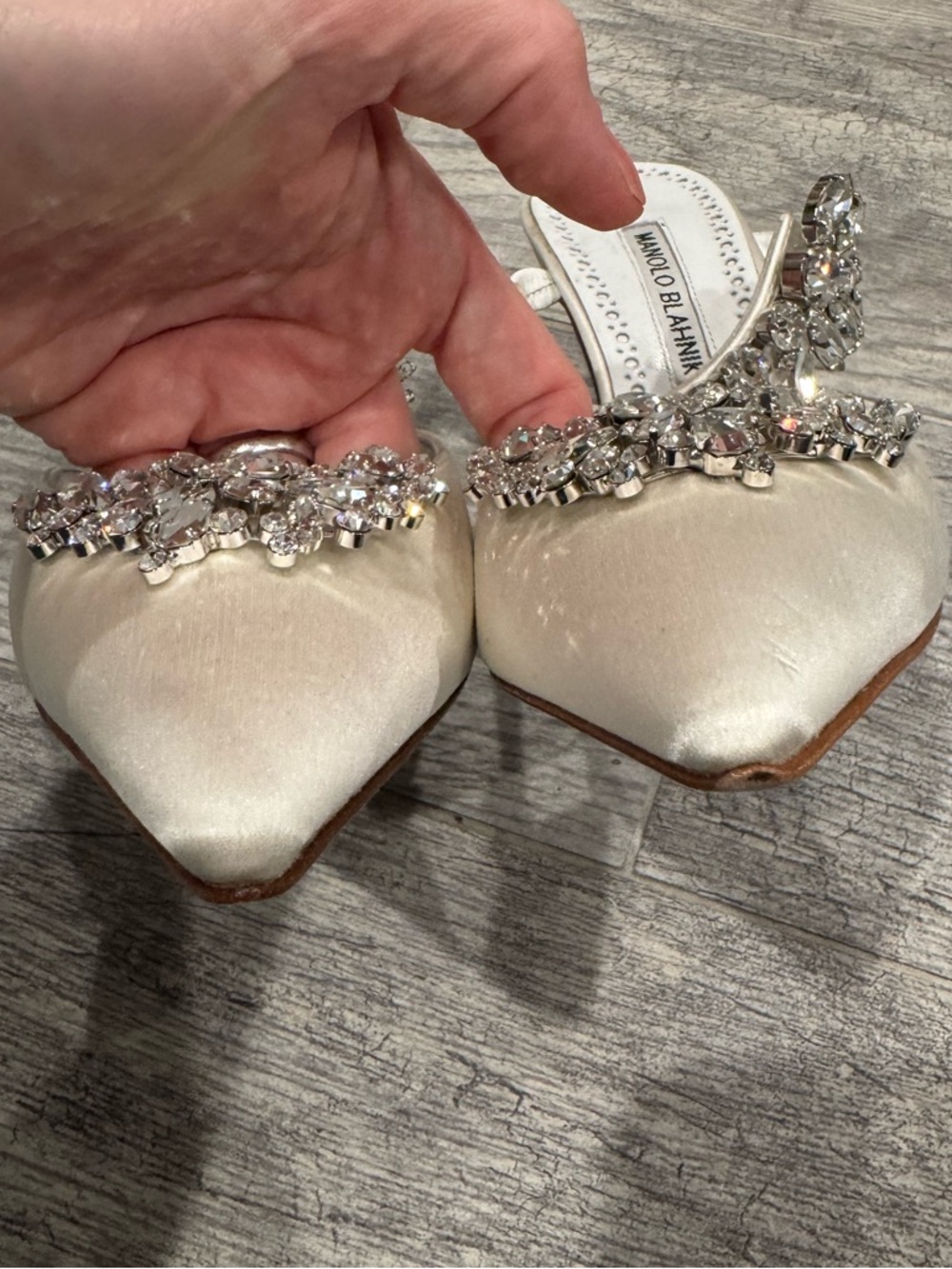 Manolo Blahnik White Lurum 90 crystal-embellished satin mules - Picture 9 of 15
